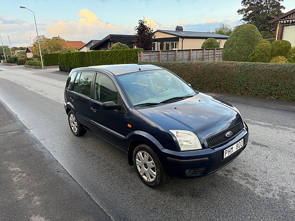 Ford Fusion 4 of 8