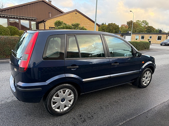 Ford Fusion 6 of 8