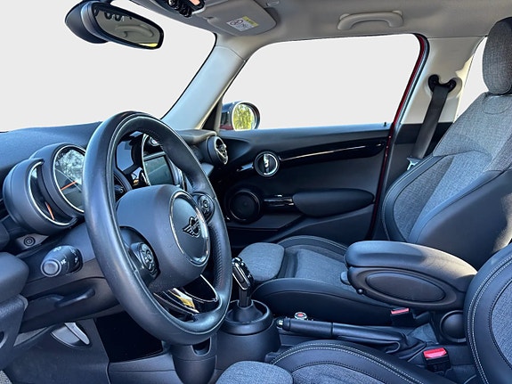 MINI Cooper S 9 of 14