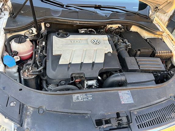 Volkswagen Passat 14 of 17