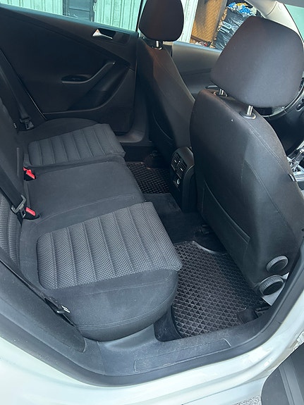 Volkswagen Passat 10 of 17