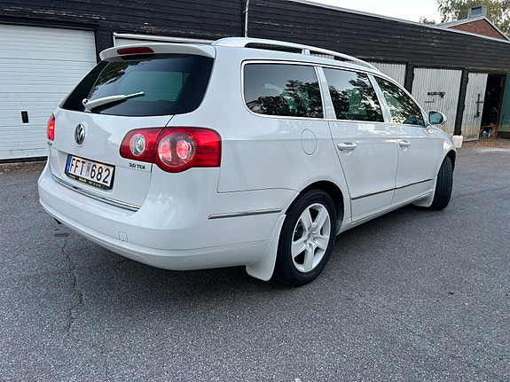 Volkswagen Passat 3 of 17