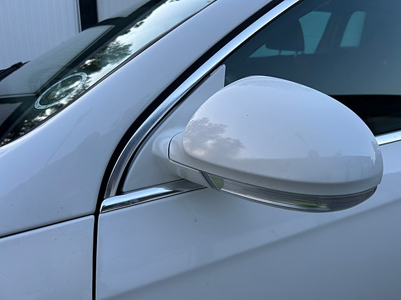 Volkswagen Passat 12 of 17