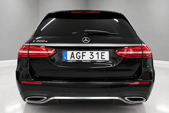 Mercedes-Benz E300 22 of 22
