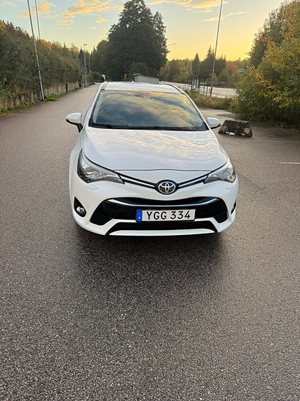 Toyota Avensis 3 of 7