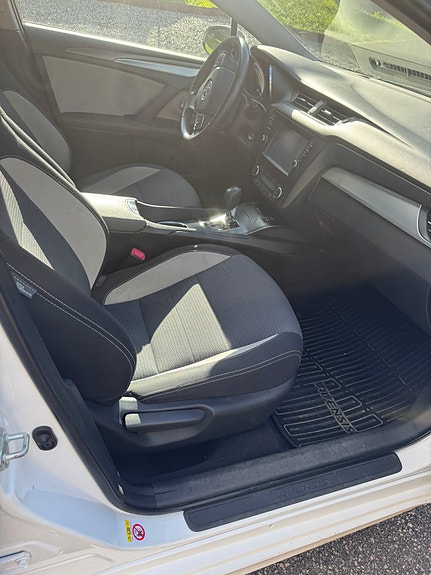 Toyota Avensis 4 of 7