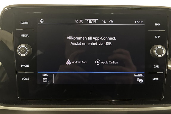 Volkswagen T-Roc 19 of 21