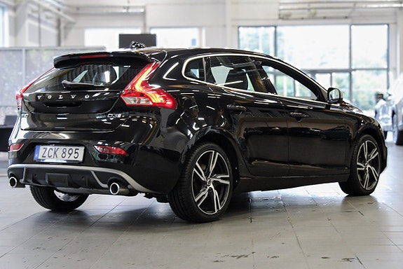 Volvo V40 3 of 18