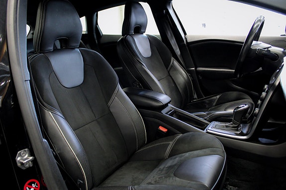 Volvo V40 8 of 18