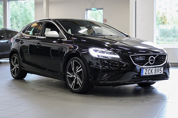 Volvo V40 2 of 18