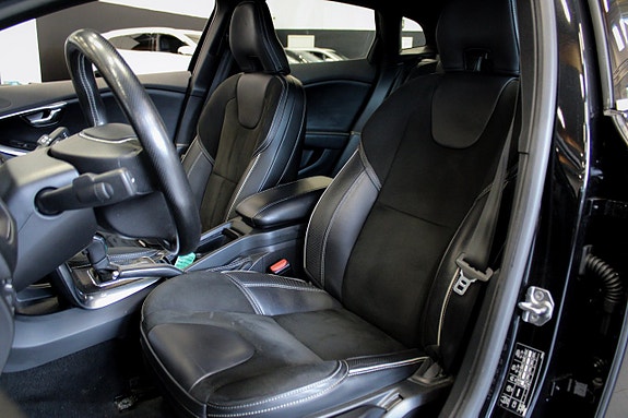 Volvo V40 7 of 18