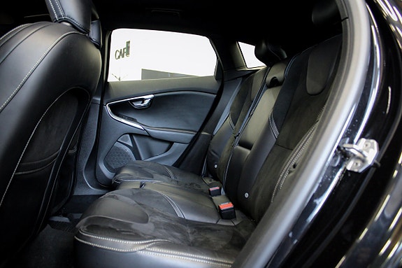Volvo V40 9 of 18