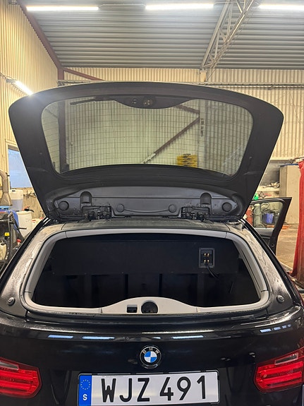 BMW 320d 12 of 17