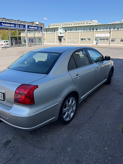 Toyota Avensis 3 of 4