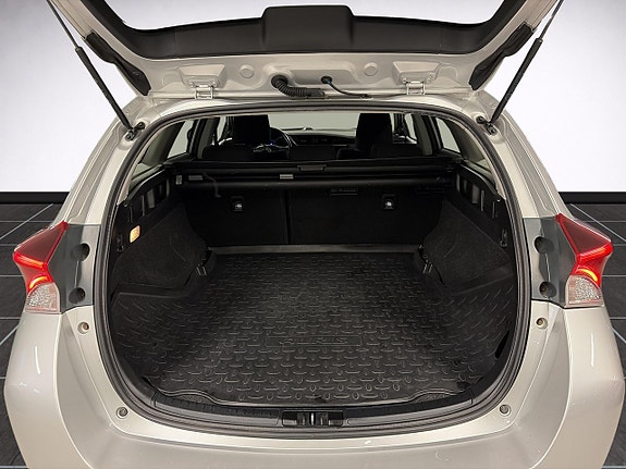 Toyota Auris 10 of 16