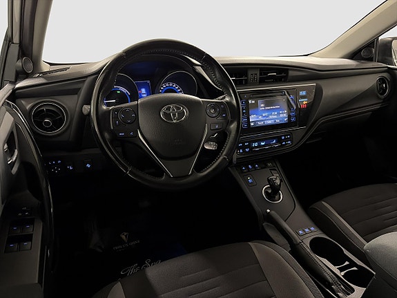 Toyota Auris 12 of 16