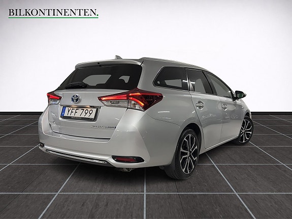 Toyota Auris 3 of 16