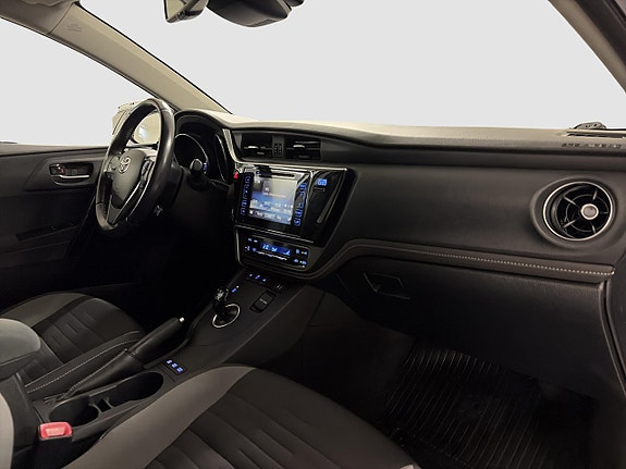 Toyota Auris 5 of 16