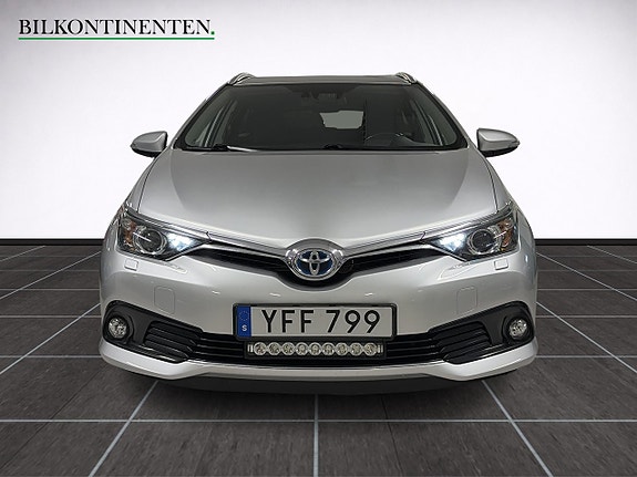 Toyota Auris 9 of 16