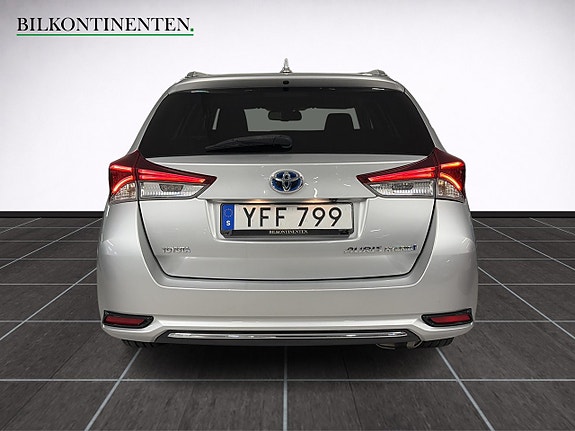 Toyota Auris 8 of 16