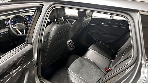 Volkswagen Passat 11 of 13