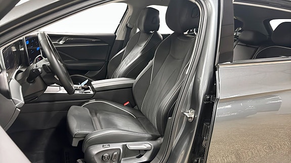 Volkswagen Passat 8 of 13