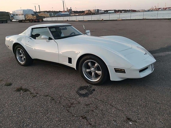 Chevrolet Corvette 3 of 9
