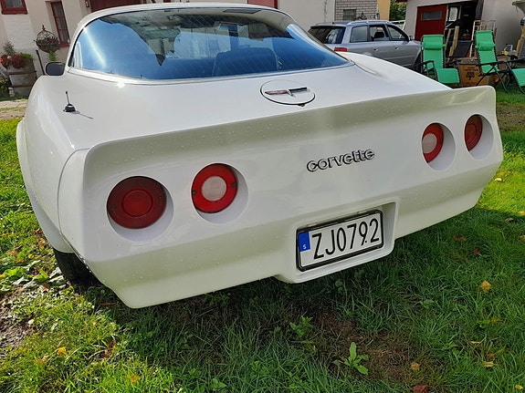 Chevrolet Corvette 5 of 9