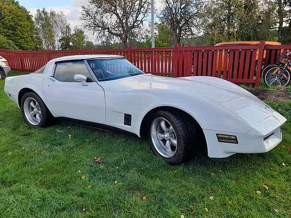 Chevrolet Corvette 8 of 9