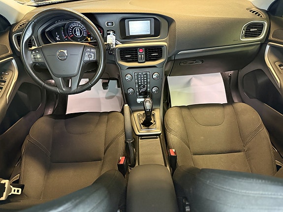 Volvo V40 9 of 18