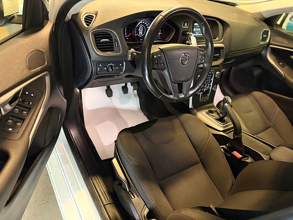 Volvo V40 8 of 18