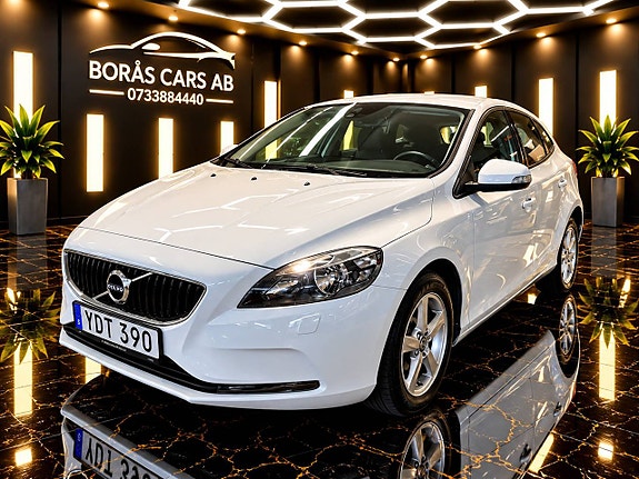 Volvo V40 2 of 18