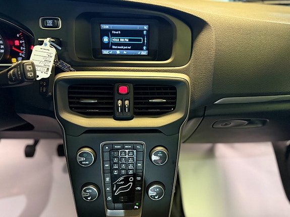 Volvo V40 12 of 18