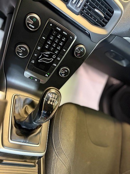Volvo V40 11 of 18