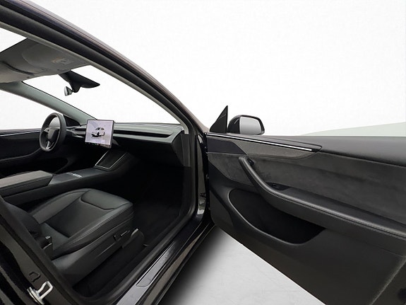 Tesla Model Y 30 of 30