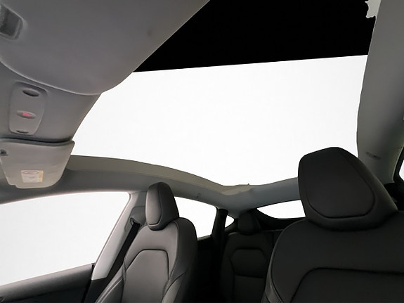 Tesla Model Y 15 of 30