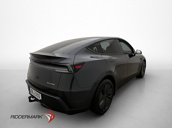Tesla Model Y 9 of 30