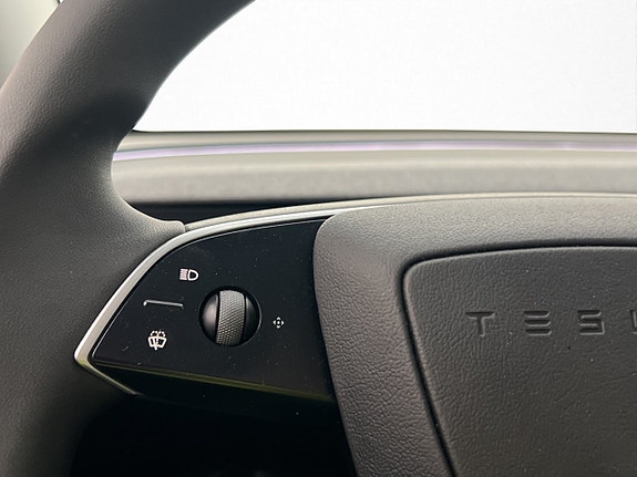 Tesla Model Y 18 of 30
