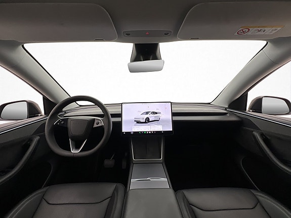 Tesla Model Y 16 of 30