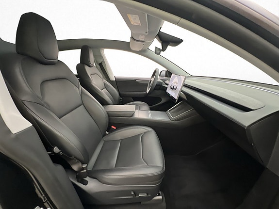 Tesla Model Y 29 of 30