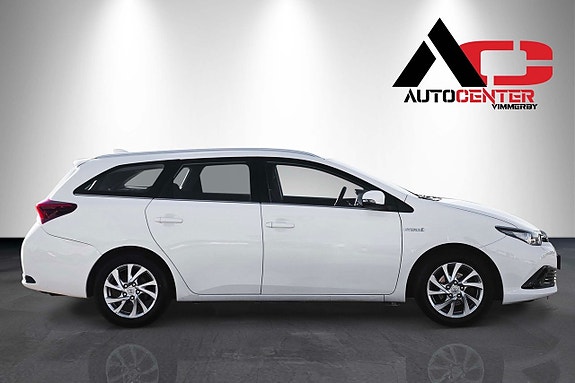 Toyota Auris 2 of 18