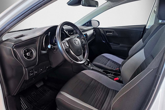 Toyota Auris 8 of 18