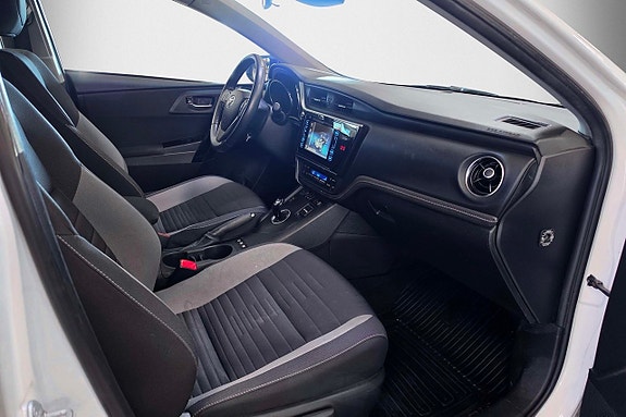 Toyota Auris 11 of 18