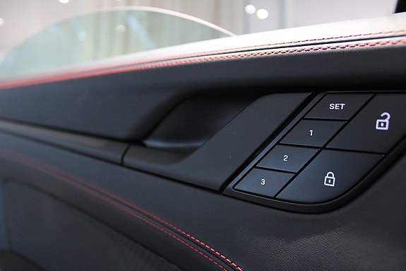Porsche 911 Carrera 4 GTS 18 of 19