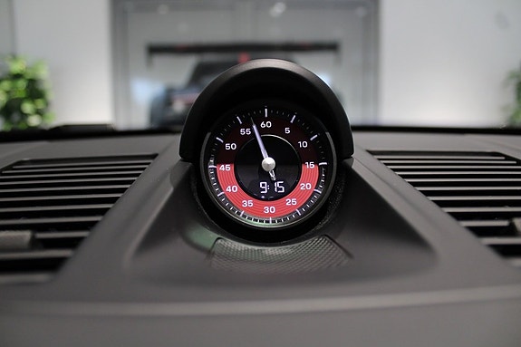 Porsche 911 Carrera 4 GTS 16 of 19