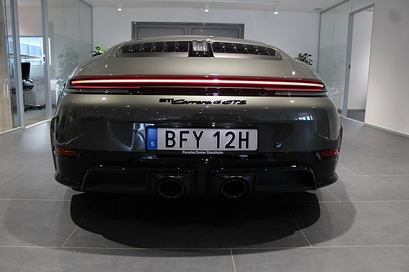 Porsche 911 Carrera 4 GTS 6 of 19