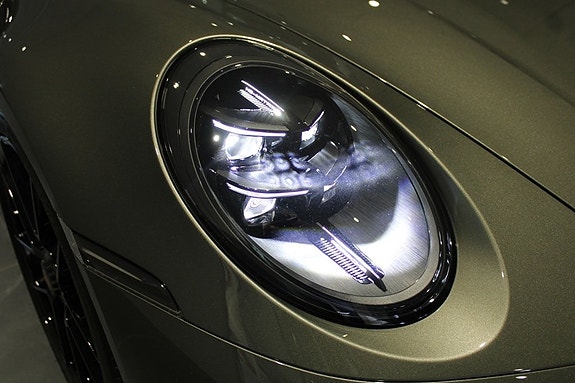 Porsche 911 Carrera 4 GTS 10 of 19