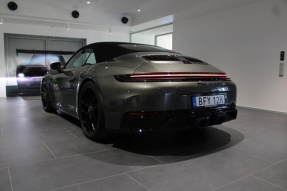 Porsche 911 Carrera 4 GTS 4 of 19