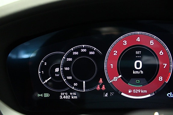 Porsche 911 Carrera 4 GTS 14 of 19