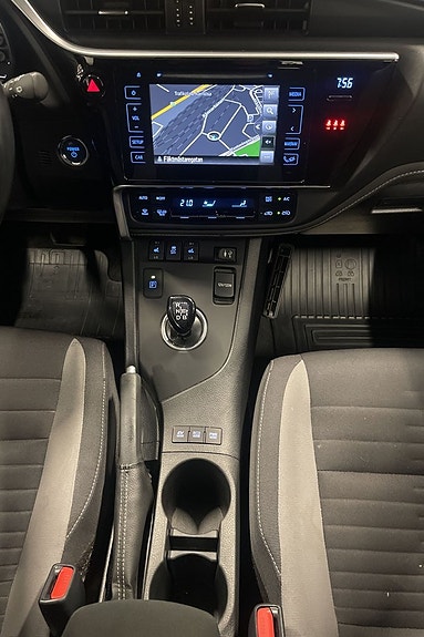 Toyota Auris 12 of 13